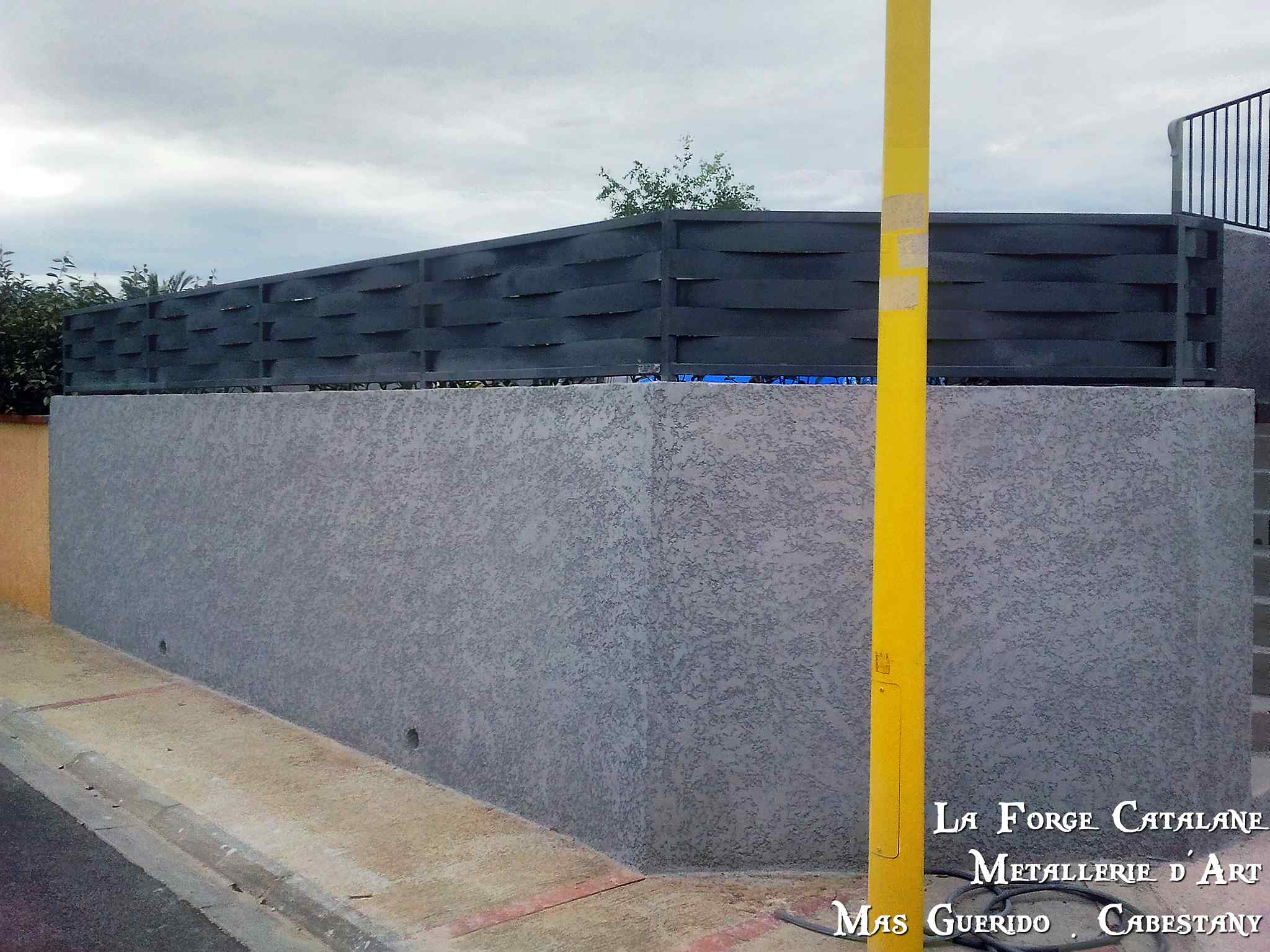 rehausse cloture panneaux lames tole effet vannerie forge catalane 3.jpg